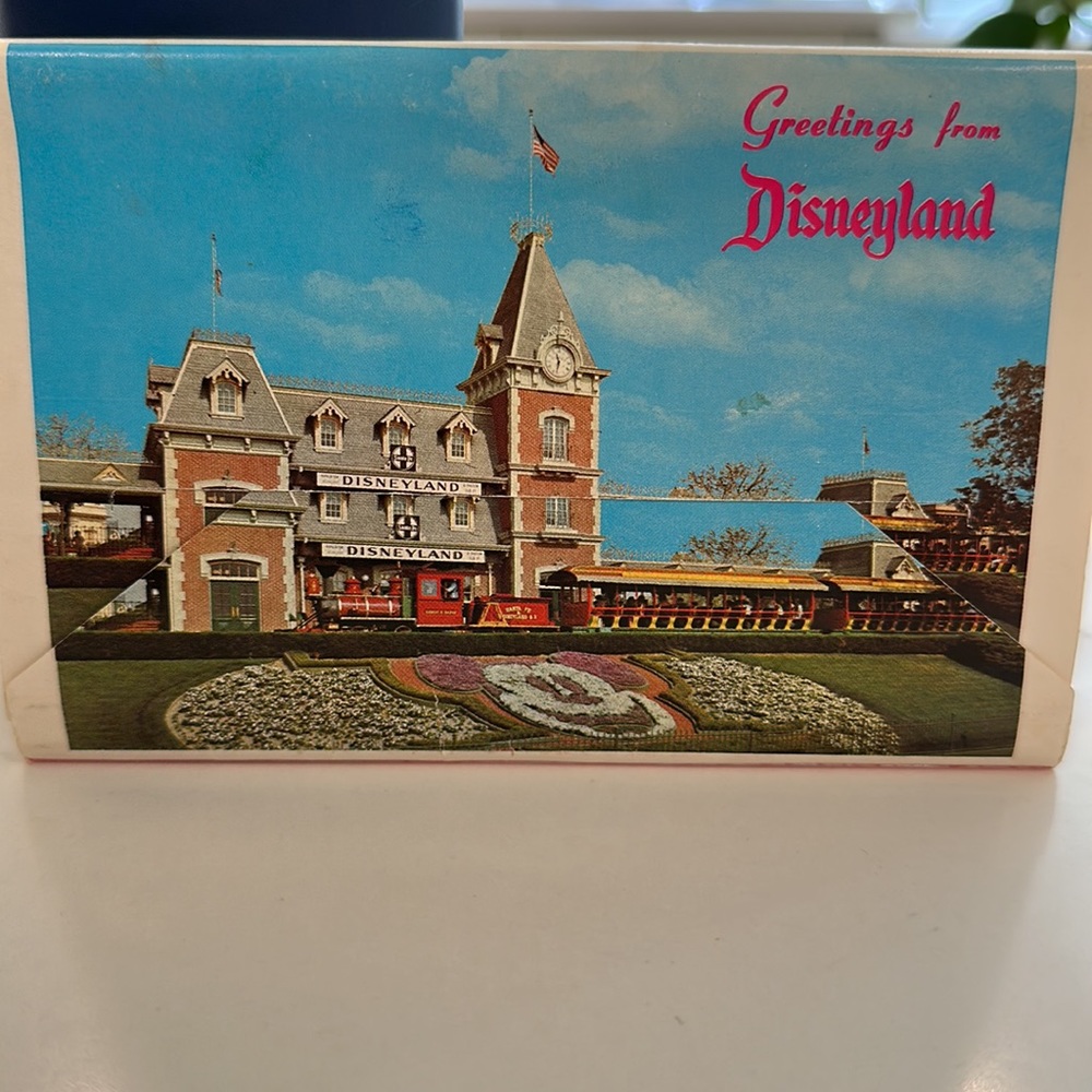 Vintage 1960’s This is Disneyland 26 Colorful Scenes Postcard Souvenir Photobook - Picture 2 of 9
